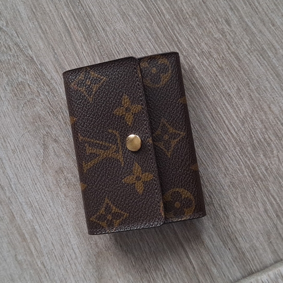 Louis Vuitton Handbags - Authentic Louis Vuitton business card holder